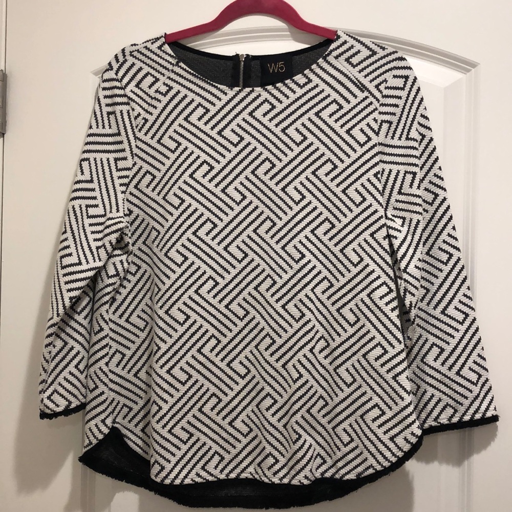 Black & White 3/4 Sleeve Lightweight Sweater